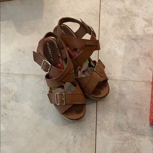 Madden girl wedges